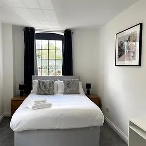 2 The Courtyard - For Business, Leisure Or Relocation Apartment Exeter
